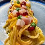 Ricetta Spaghetti risottati con pomodorini gialli, pesce spada e melagrana