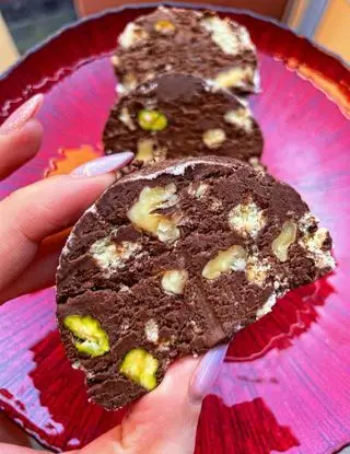 Ricetta Salame al cioccolato con pistacchi & noci - “LIGHT” di ilmiopiattoacolori