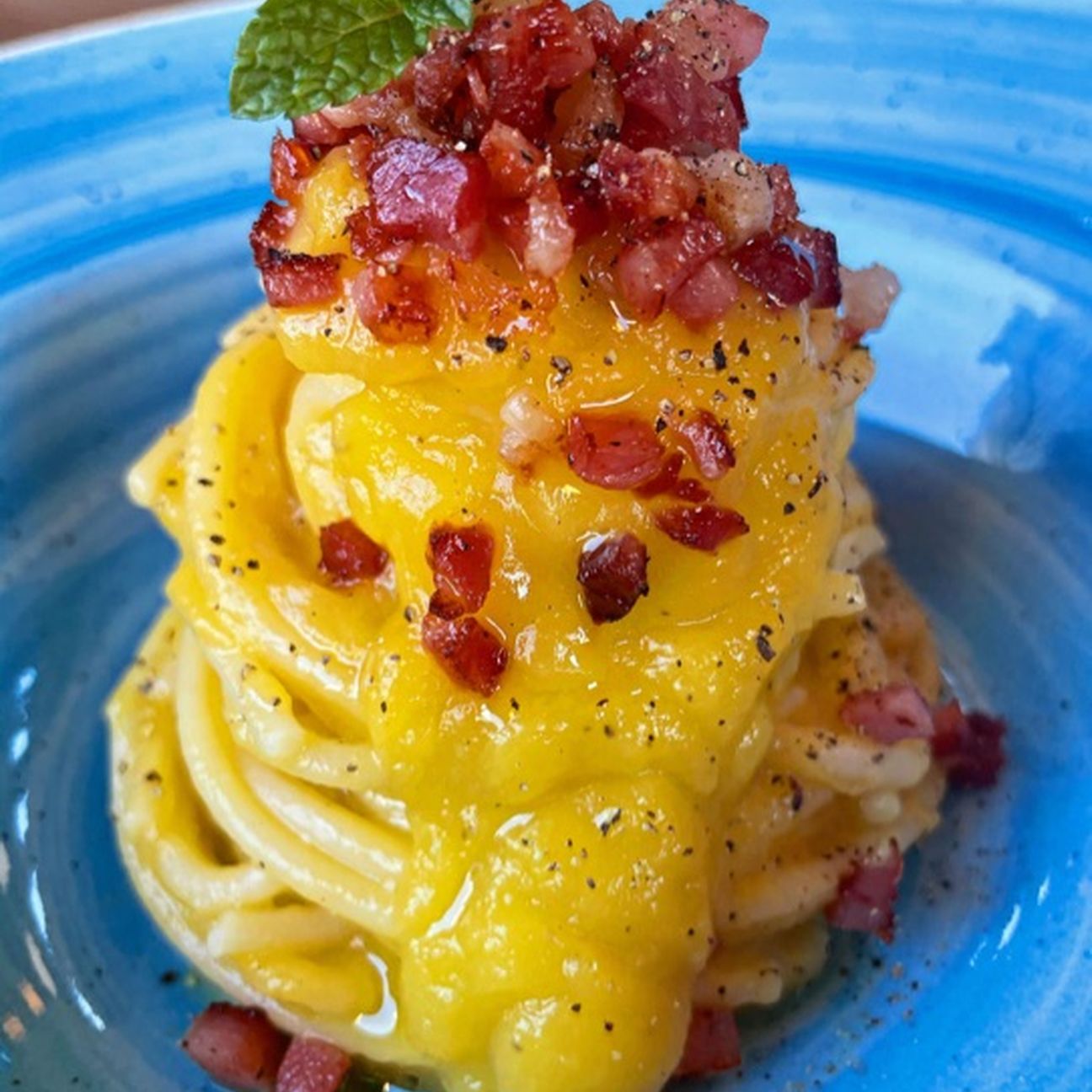 Crema di cavolfiore giallo e speck croccante