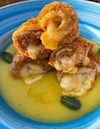 Ricetta Involtini di pollo panati ripieni di speck e provola su crema di patate di ilmiopiattoacolori