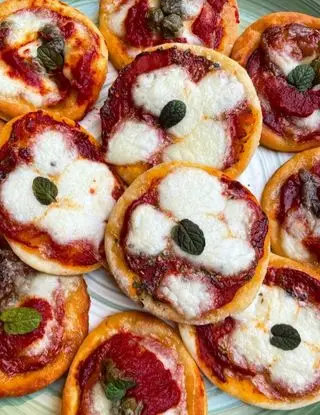 Ricetta Pizzette con solo 2 ingredienti di ilmiopiattoacolori