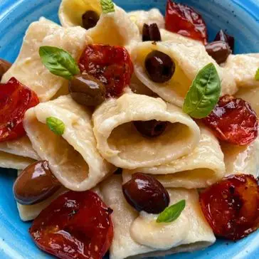 Ricetta Baccalà mantecato, pomodorini confit e olive di ilmiopiattoacolori