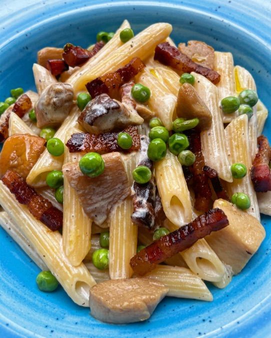 La Piccola Casa: una pasta un po' diversa: mezze penne con funghi porcini e  bacon croccante