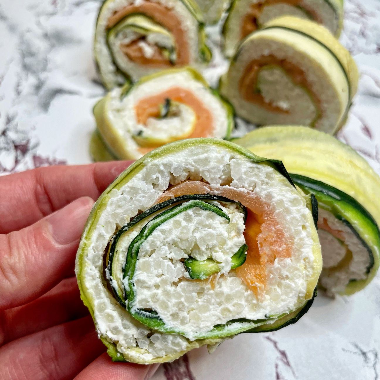 Girelle di zucchine con riso, philadelphia e salmone