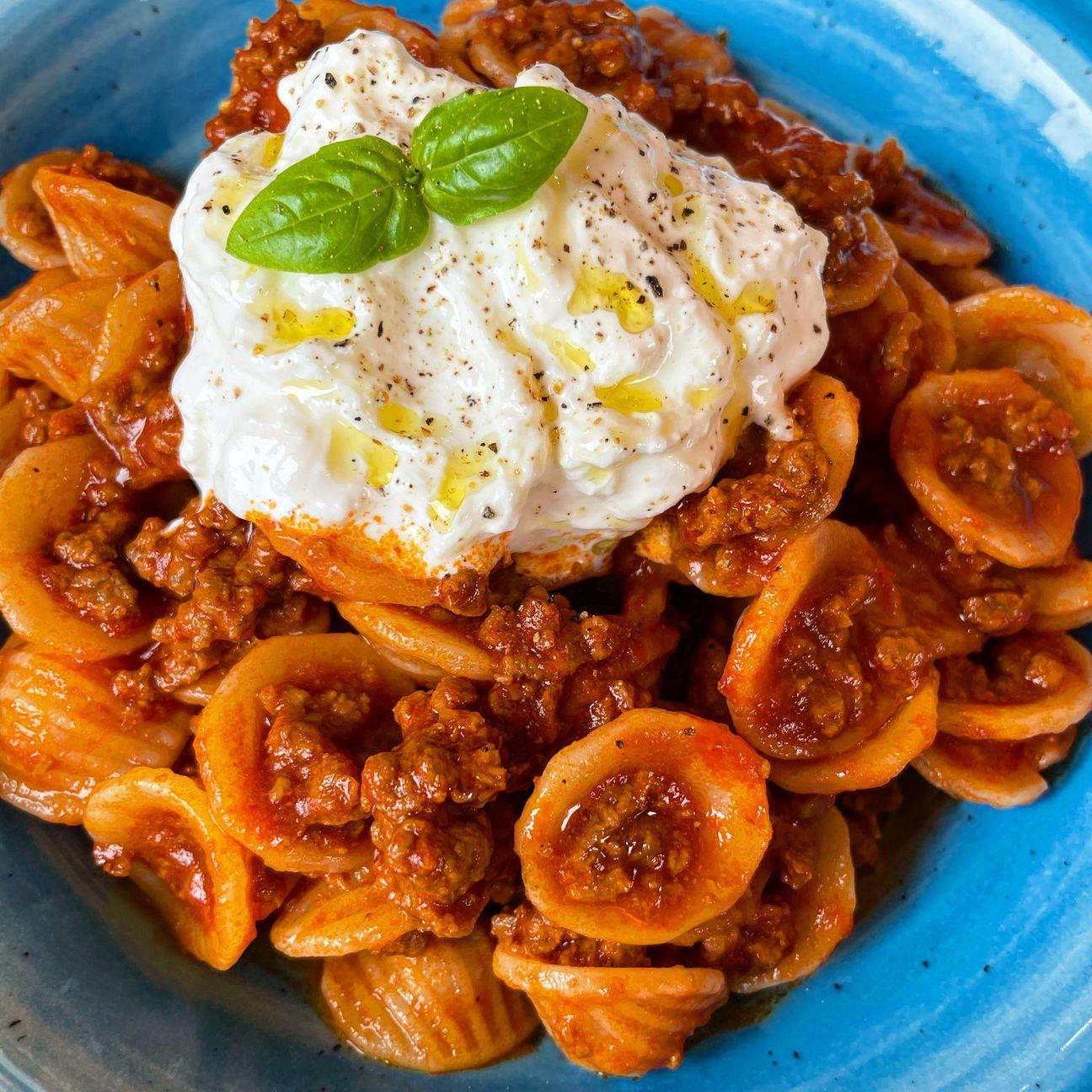 Orecchiette con ragù di salsiccia e stracciatella