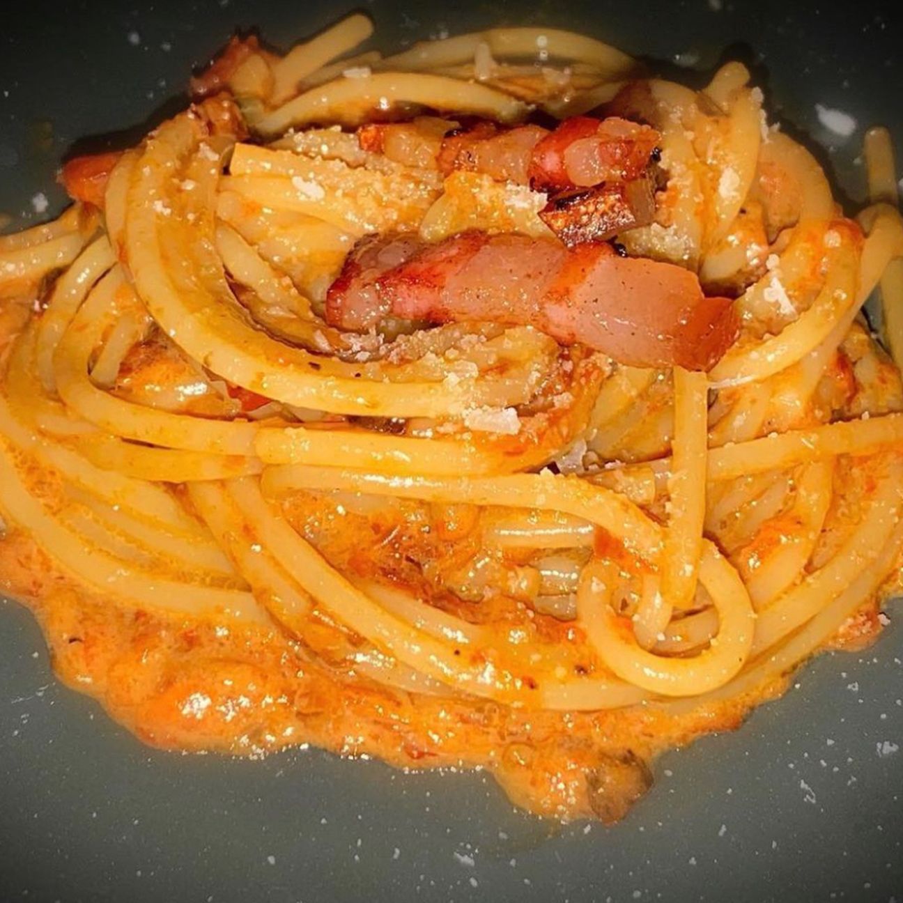 Spagnetti crema di peperoni e guanciale