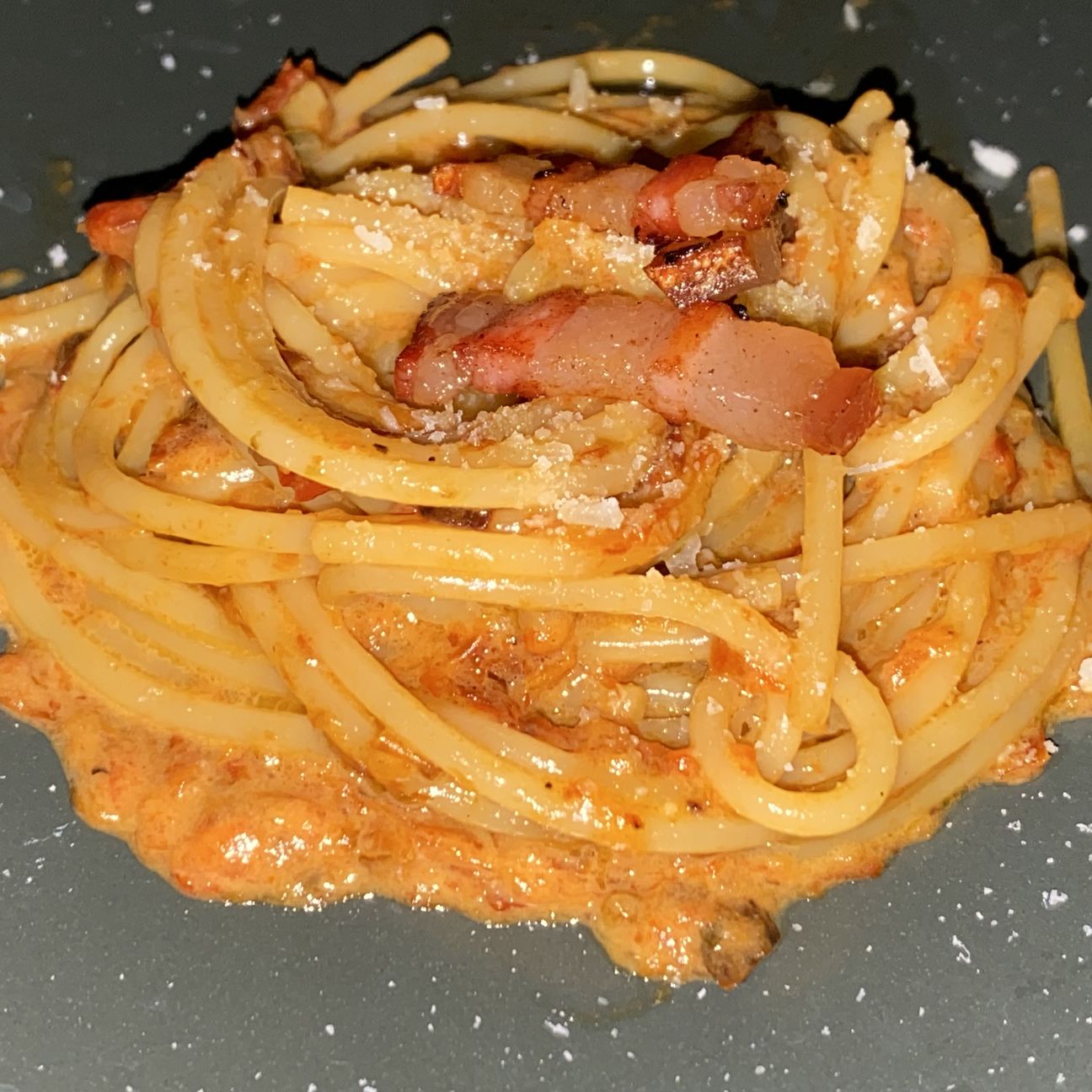Spaghetti crema peperoni e guanciale