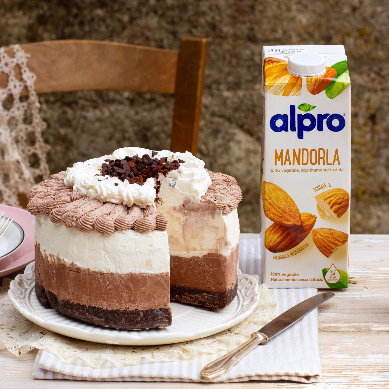 Torta gelato alle mandorle e cioccolato