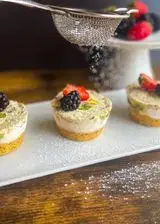 Ricetta Mini cheesecake con fragole e more