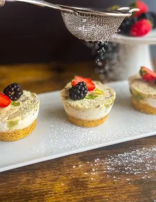 Ricetta Mini cheesecake con fragole e more di cucina_e_non_solo