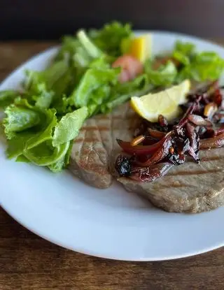 Ricetta Tonno alla piastra con cipolle in agrodolce di cucina_e_non_solo