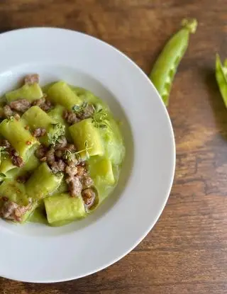 Ricetta Pasta con crema di piselli e salsiccia croccante di cucina_e_non_solo