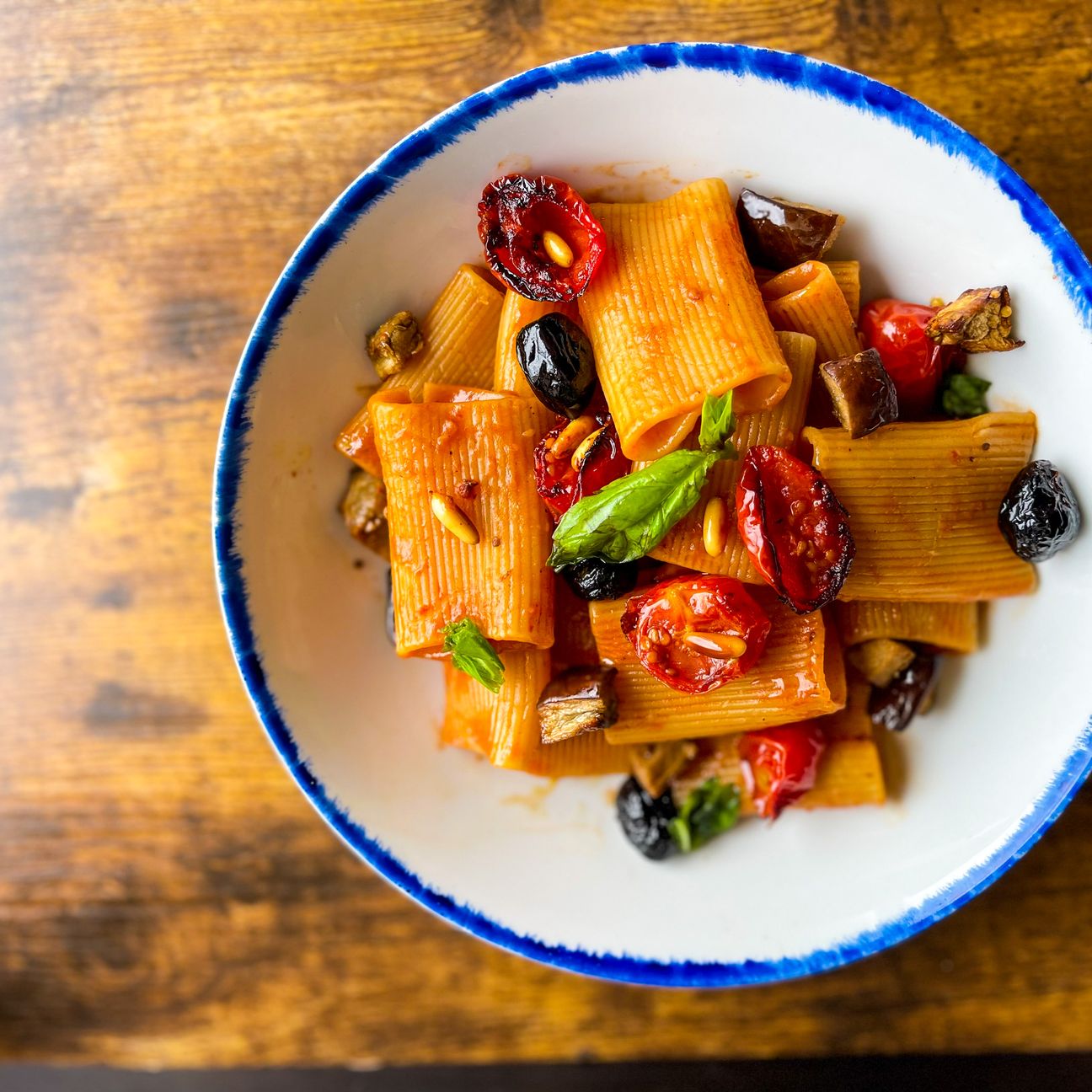 Pasta alle Melanzane con Olive nere e Pinoli