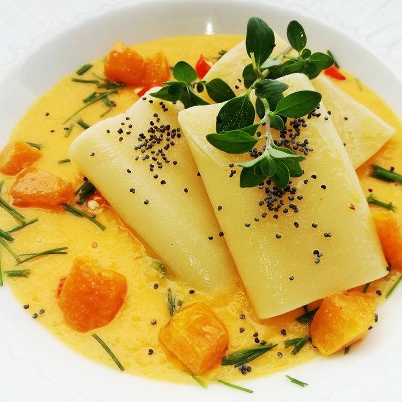 Paccheri con semi di papavero su crema di zucca