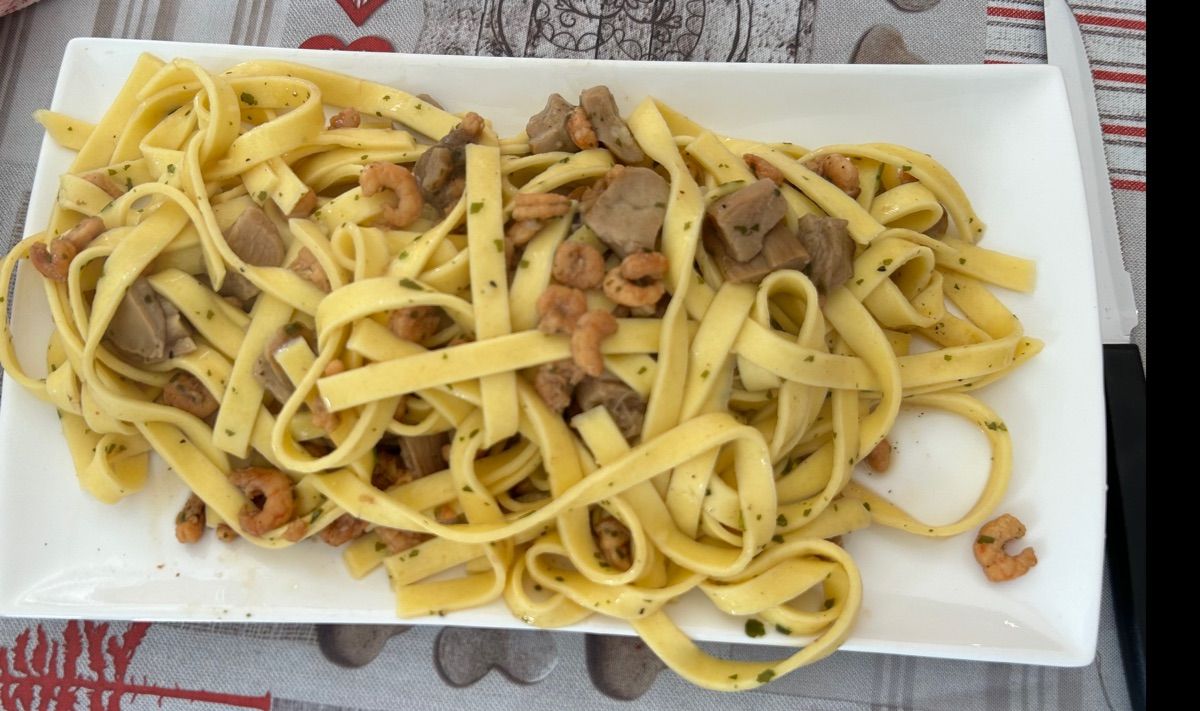 Tagliatelle con porcini e gamberetti