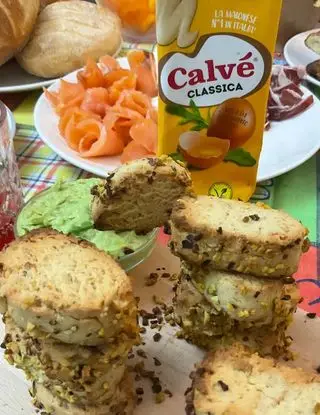 Ricetta biscotti di pasta frolla salata alla maionese con salsa di avocado di clayla1968