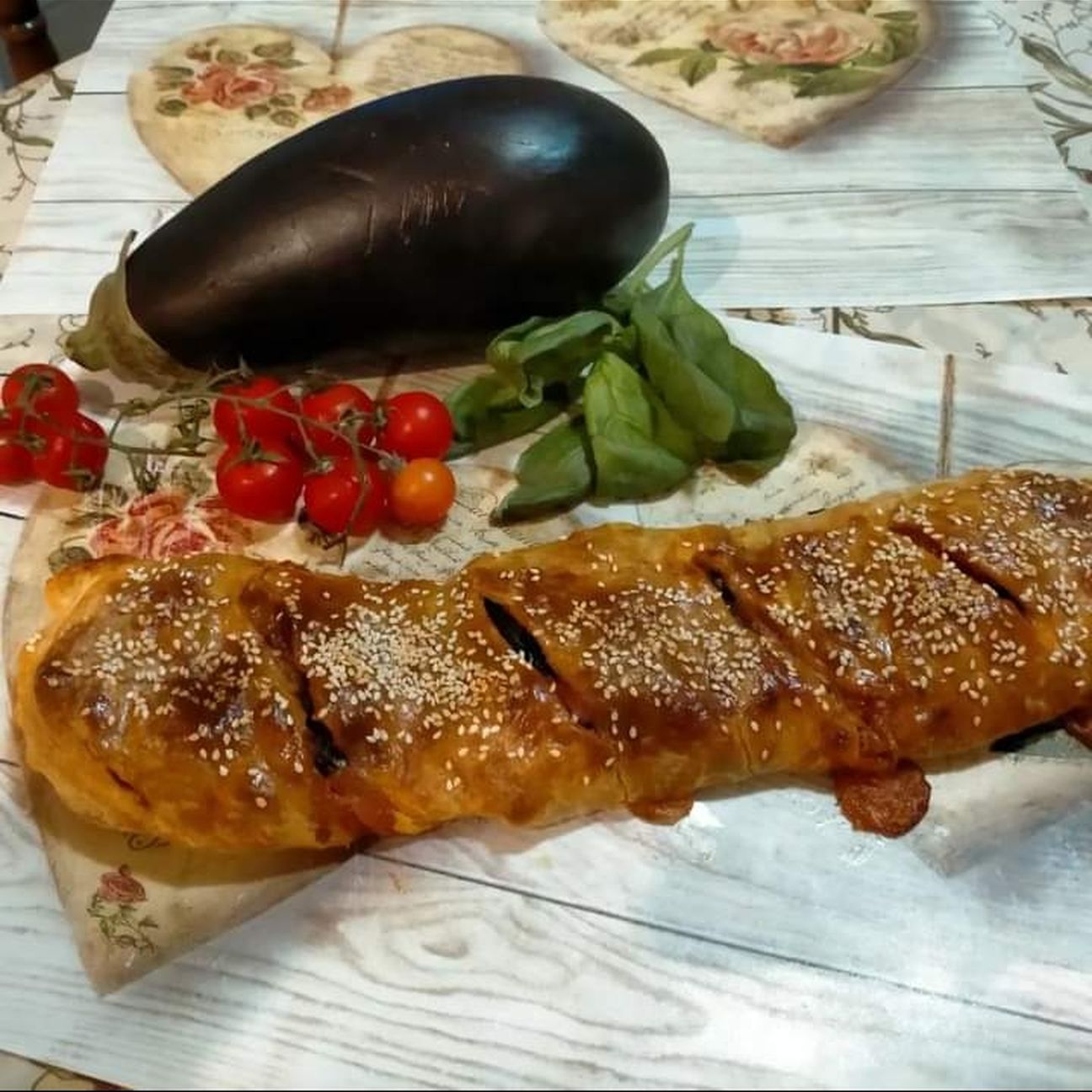 Rotolo di sfoglia ripieno di melanzane
