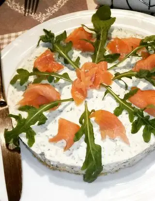 Ricetta Cheesecake salata con rucola e salmone  di francescacass