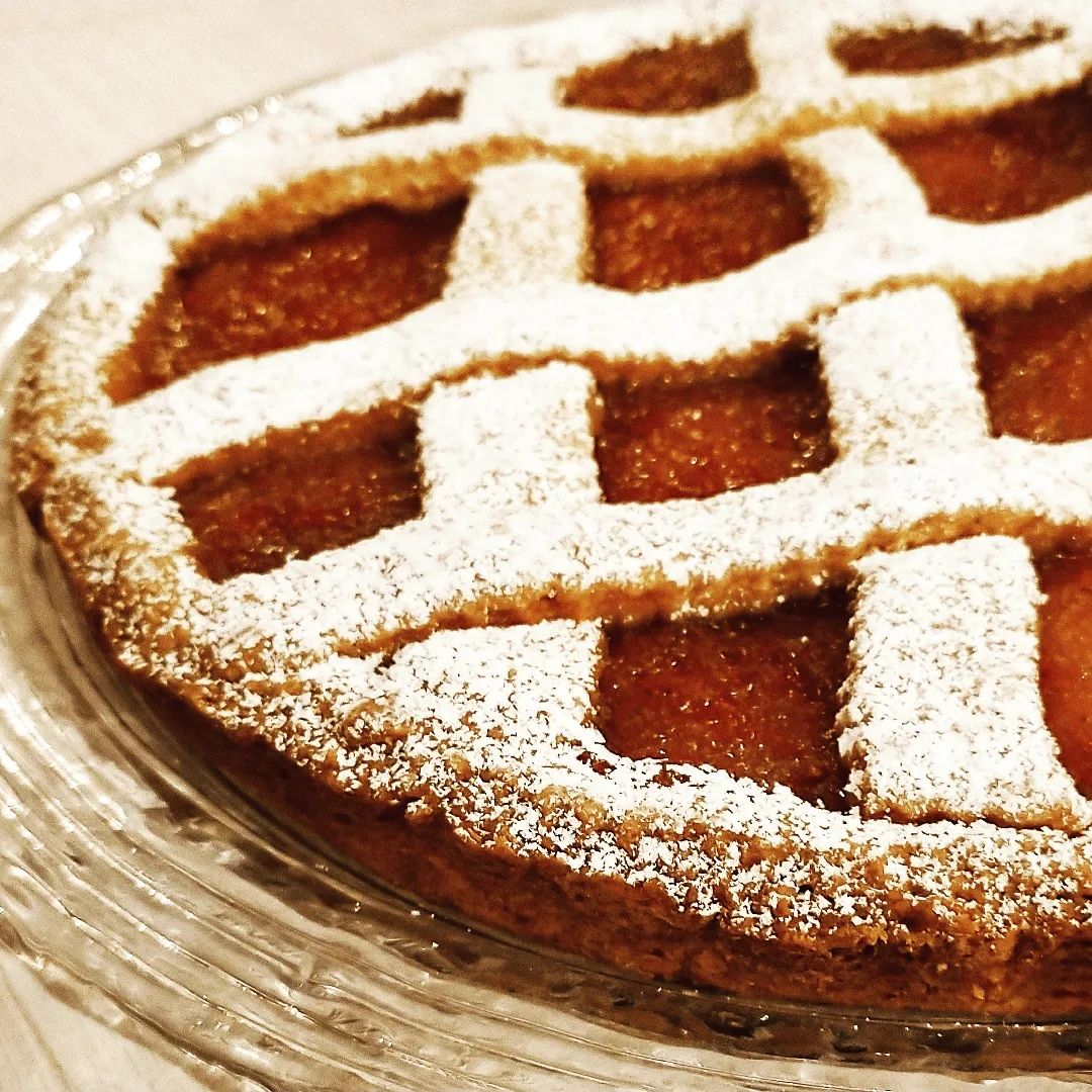 Crostata con marmellata di pesche