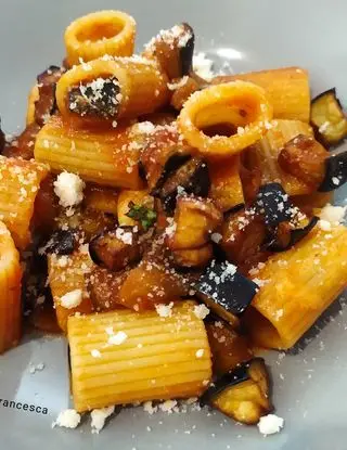 Ricetta Mezzi rigatoni con pomodoro e melanzane di francescacass