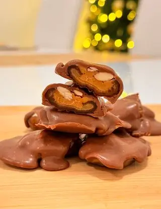 Ricetta Datteri alle mandorle e cioccolato! di alina_cucina
