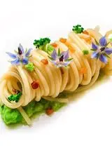 Ricetta Spaghetti con crema di broccoli e cubettini di guanciale croccante
