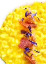 Ricetta Risotto allo zafferano con prosciutto crudo e fiori di zafferano