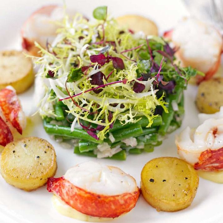 Insalata tiepida di aragosta e patate con maionese al tartufo