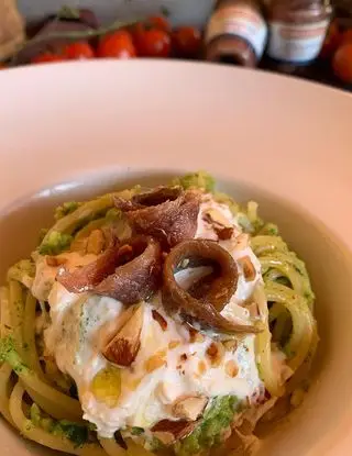 Ricetta SPAGHETTI CON PESTO DI ZUCCHINE, STRACCIATELLA E ACCIUGHE di angelasurano80