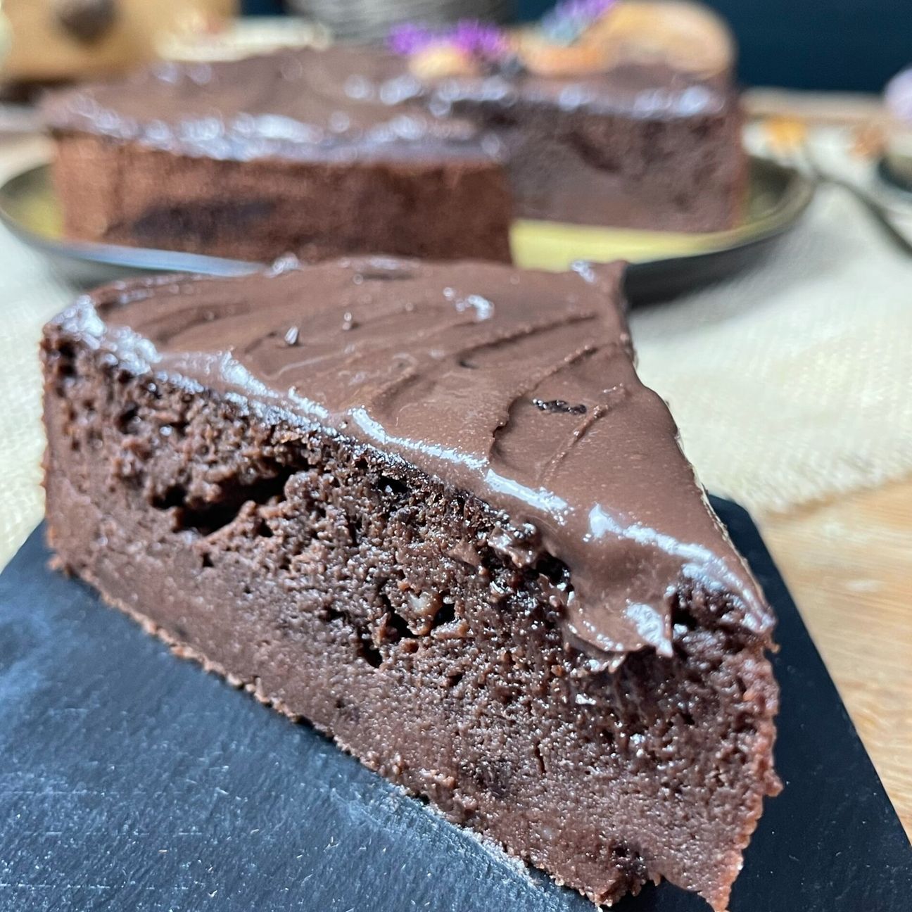TORTA CON PUREA DI MELE E CACAO