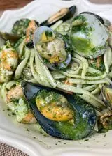 Ricetta LINGUINE CON PESTO DI RUCOLA e FRUTTI DI MARE