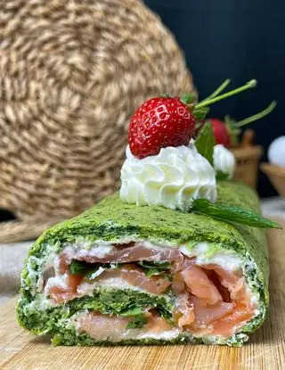 Ricetta ROTOLO AGLI SPINACI CON SALMONE, QUARK e RUCOLA di angelasurano80