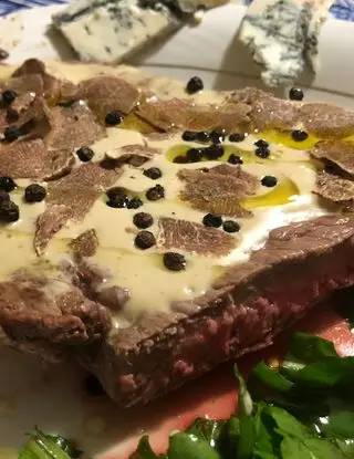 Ricetta tagliata di scottona con fonduta di parmigiano e gorgonzola dolce, pepe nero e tartufo bianco di marco.cauli