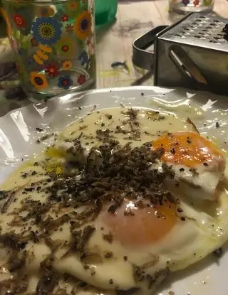 Ricetta Uova con sottiletta e tartufo nero estivo di marco.cauli