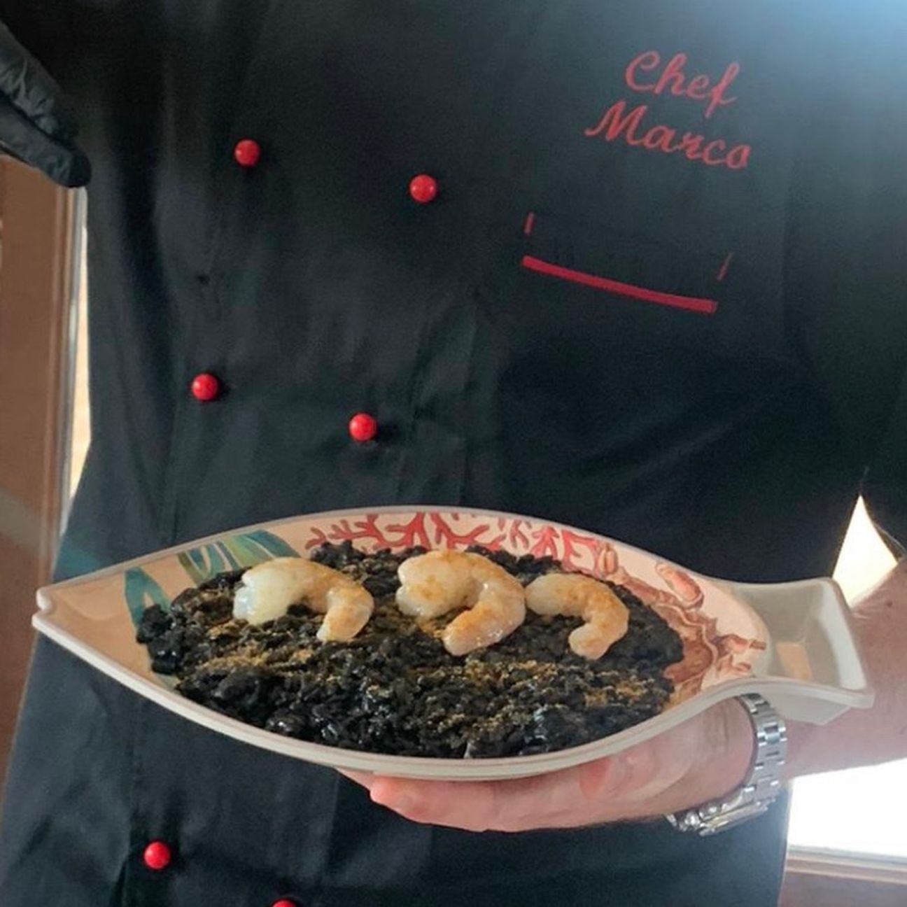 Riso nero di seppia gamberi e bottarga