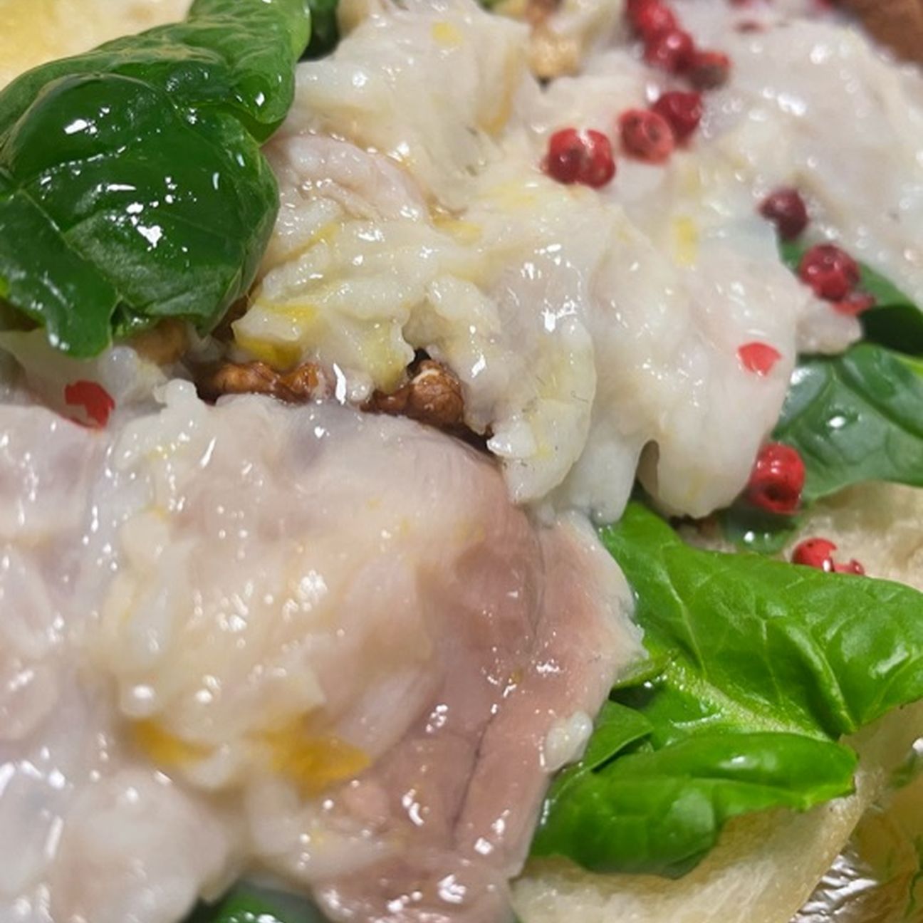 Panino con carpaccio di Orata, spinaci e noci