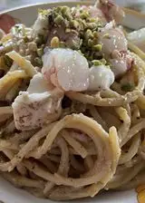 Ricetta Spaghetti con gamberi, mozzarella affumicata e pistacchi