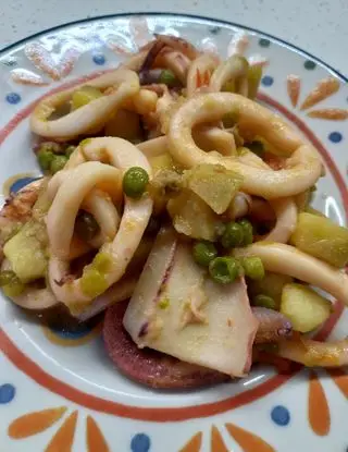 Ricetta Anelli di calamari con piselli e patate di giuseppinacacace83