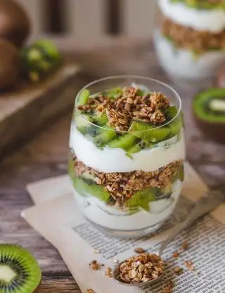 Ricetta Yogurt greco, kiwi e granola di giorgia_ruggieri