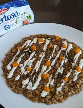 Ricetta Risotto all'aglio nero con crema di Certosa Galbani, cubi di zucca e paccasasso del Conero di marinels81