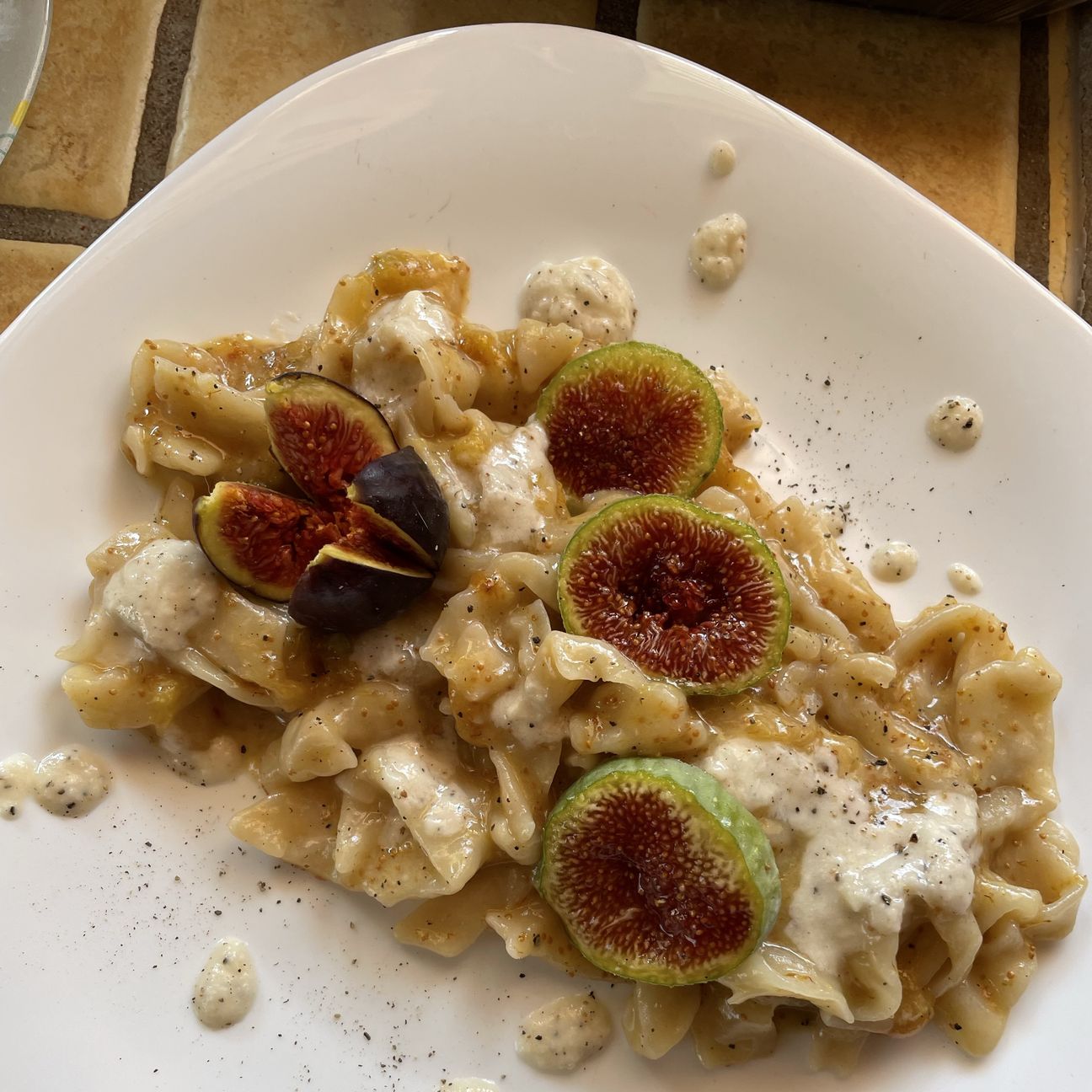 Cacio & pepe con fichi