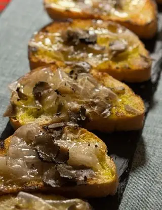 Ricetta Bruschette con lardo e tartufo nero di chezgian