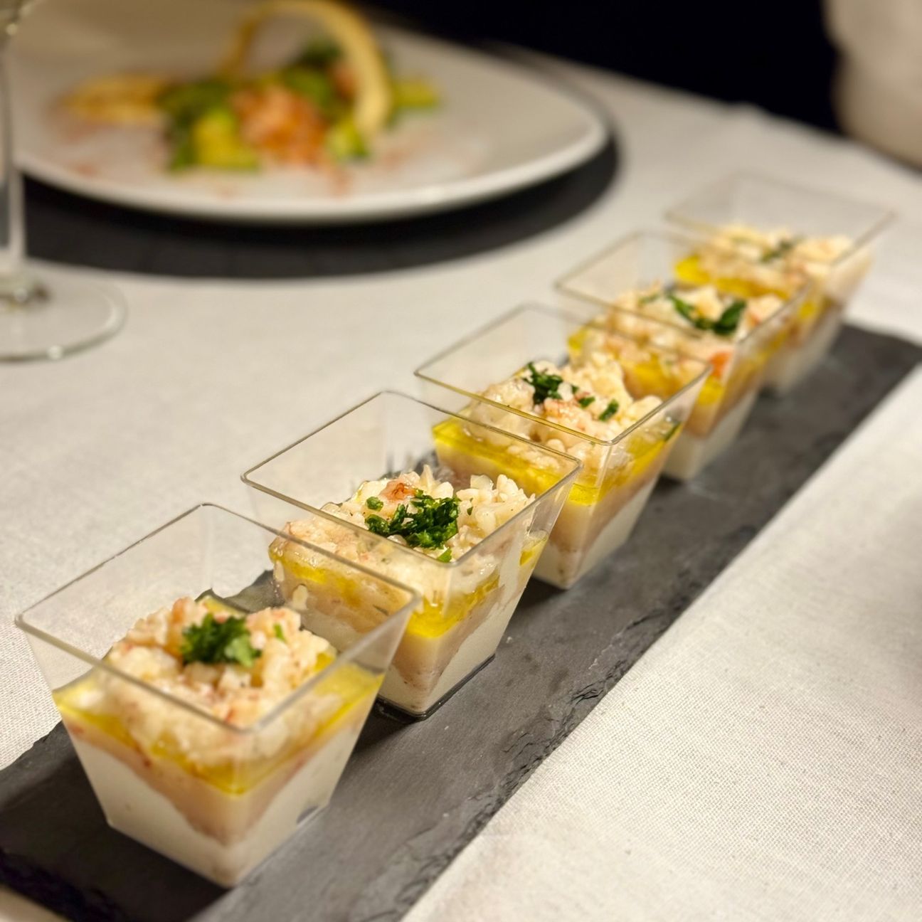 Finger Food - Stracciatella di burrata e tartare di gamberi marinati -