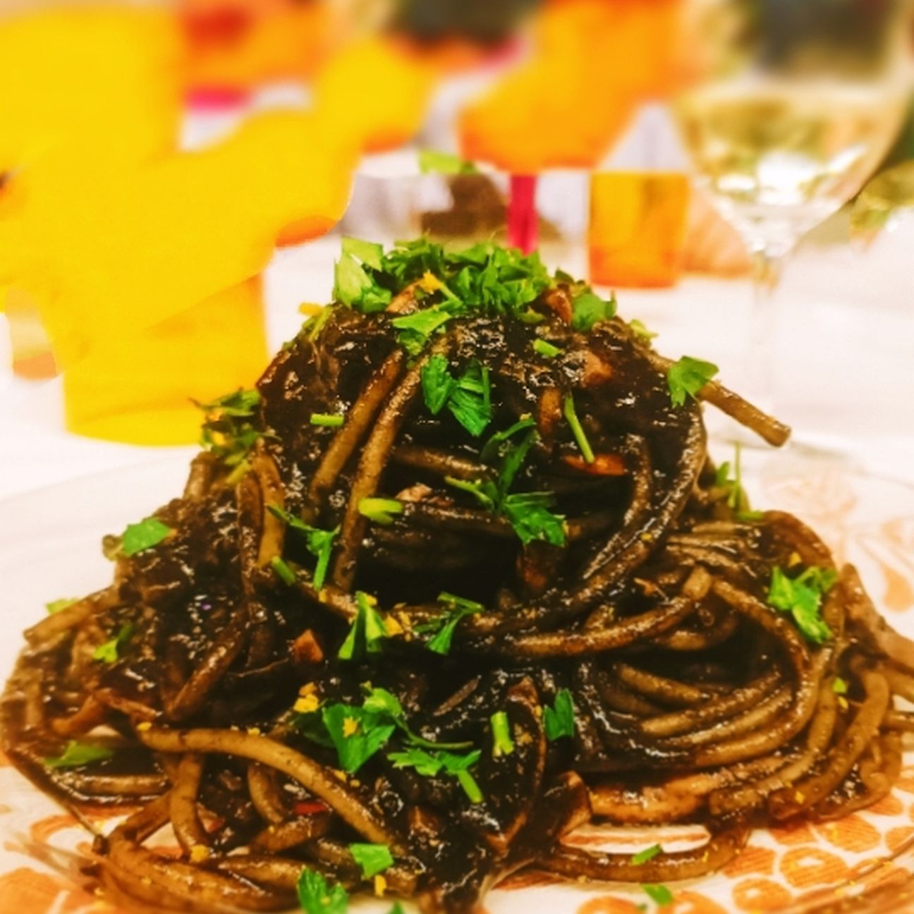 Chitarre al nero di seppia e scorza di limone