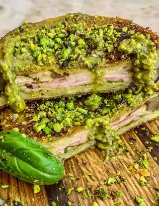 Ricetta Cotolette di melanzane ripiene di formaggio piccante, prosciutto cotto e pesto di pistacchio di lovepistacchio_community