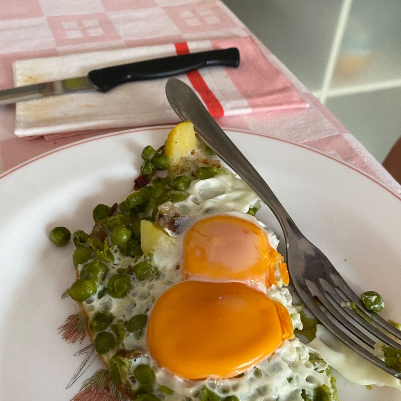Rosti con piselli e uova padovane