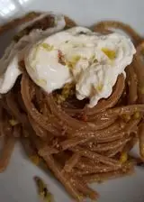 Ricetta Spaghetti quadrati pesto di pistacchi e stracciatella