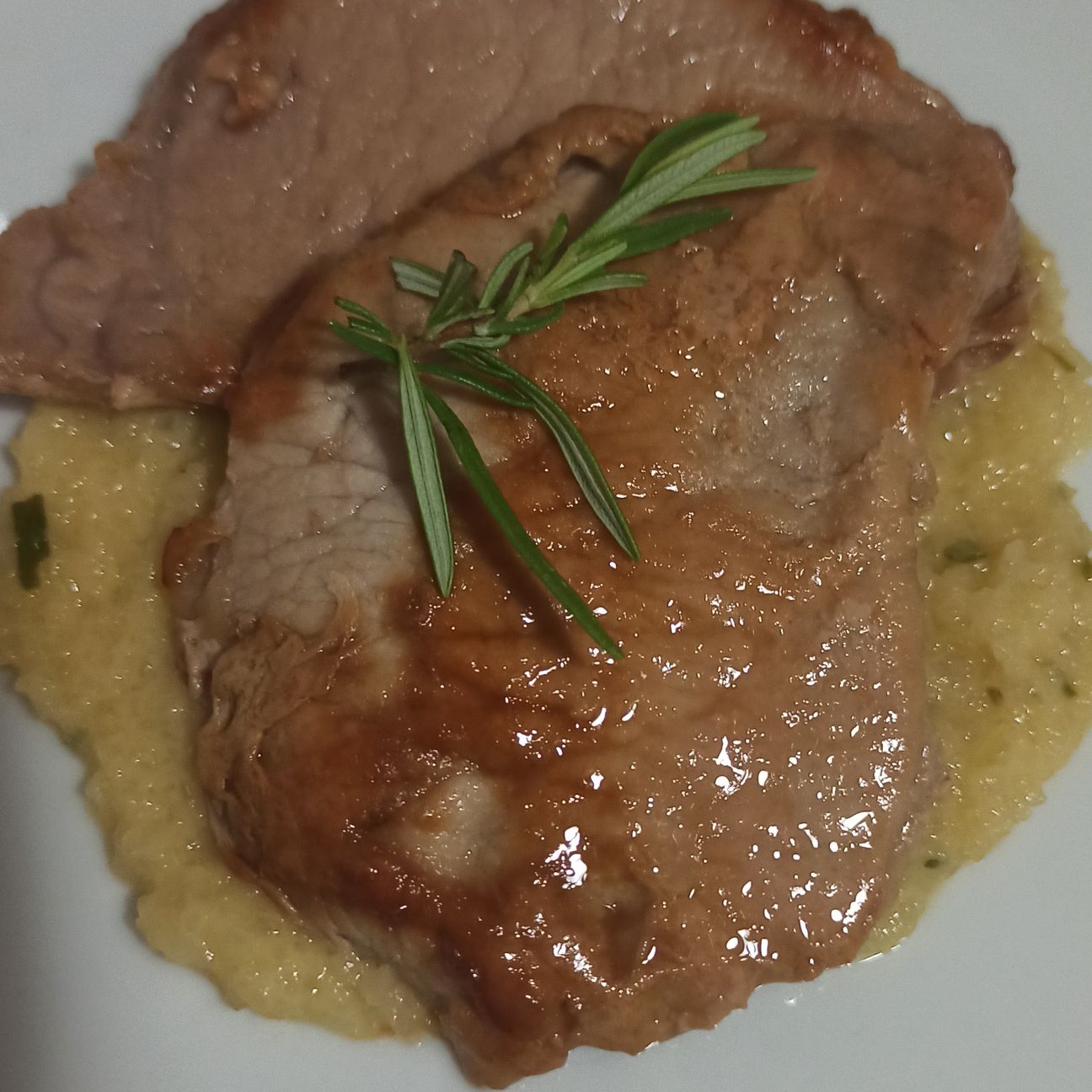 Arista in salsa di cipolle caramellate