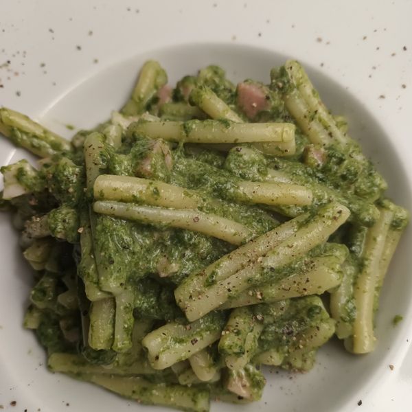 Caserecce con yogurt greco, spinaci e prosciutto Al.ta Cucina