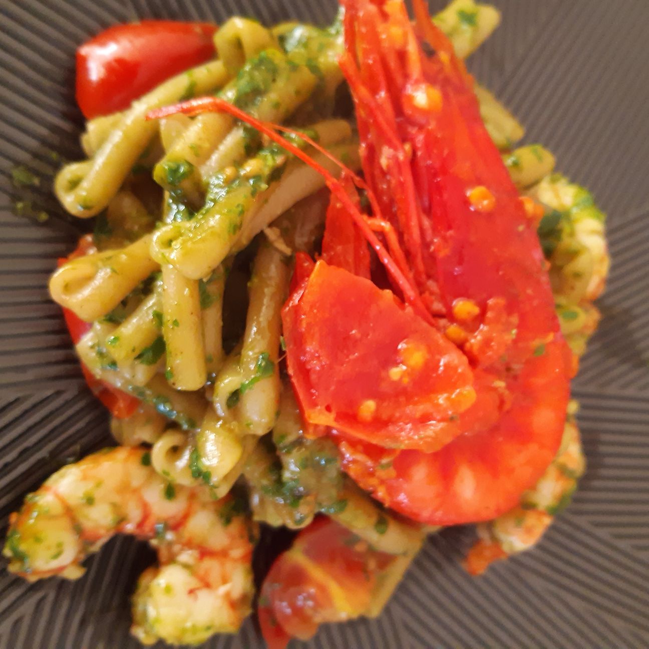 Caserecce con gambero rosso e pesto al basilico
